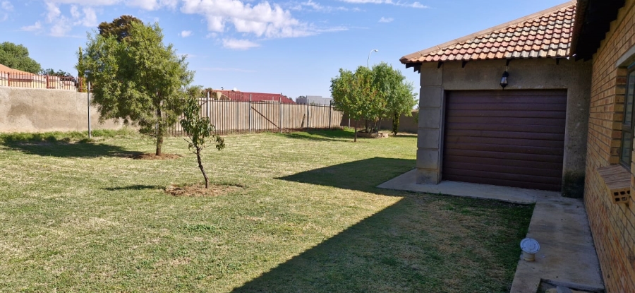 To Let 3 Bedroom Property for Rent in Pellissier Free State